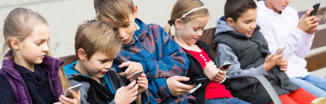 kids with phones