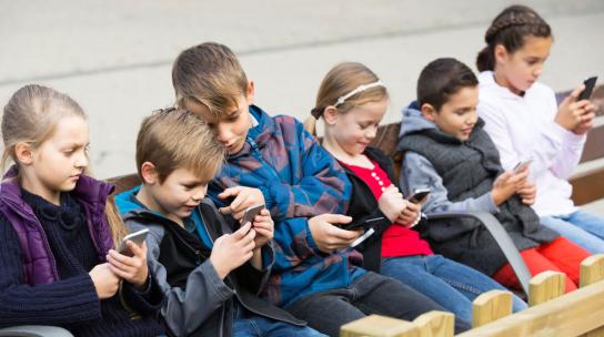 kids with phones