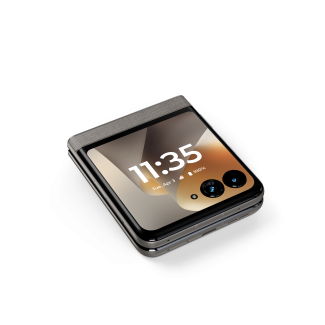 moto razr 2026 Hematite folded